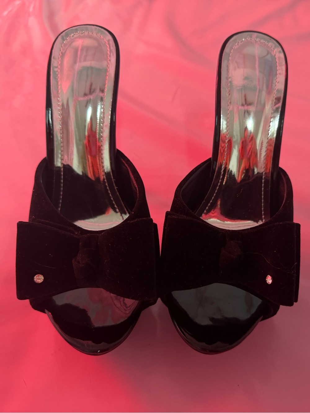 Gorgeous patent leather Heels with black velvet Bow
